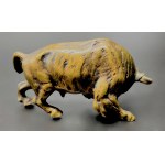 Pełnoplastyczna figura rozjuszonego byka