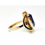 Gold ring with synthetic sapphire