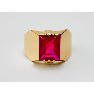 Gold ring with synthetic ruby