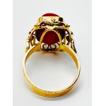 Złoty pierścionek z koralem szlachetnym