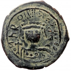 Barbaric imitation of Maurice Tiberius (582-602) Æ Follis (Bronze, 33mm, 11.79g) Cyzicus,