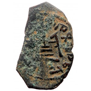Islamic, Umayyad Caliphate (Arab-Byzantine coinage), Æ Fals (Bronze, 25mm, 2.58g) Halab (Aleppo), ca AD 690-700.