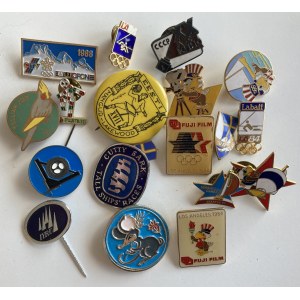 Lot of badges: Estonia, USA, Russia USSR, Sweden (19)