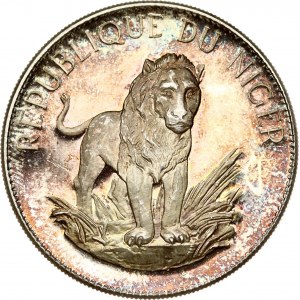 Niger 10 Francs 1968 Lion. Obverse: Coat of Arms. Lettering: FRATERNITÉ - TRAVAIL - PROGRÈS 10 FRs 1968. Reverse: Lion...
