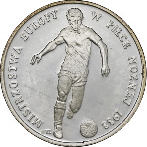 500 zł 1987, Mistrzostwa Europy w Piłce Nożnej 1988, Ag 750, moneta zapakowana w pudełko typu quadrum