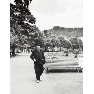 Artysta Nieznany (XX w.), Nikifor w parku w Krynicy