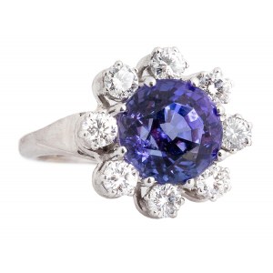Ring with tanzanite and diamonds, contemporary
