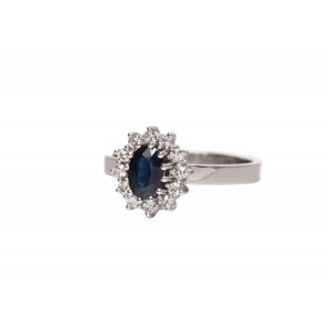 Ring with sapphire and diamonds