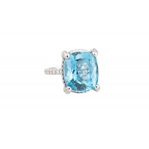 Ring with aquamarine and diamonds, contemporary