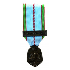 Francja, medal pamiątkowy za wojnę 1939-1945 z okuciem