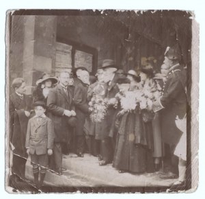 [MICKIEWICZ Władysław] 2 fotografie z obchodów 60-lecia małżeństwa W. Mickiewicza z M. z Malewskich, Paryż 1923