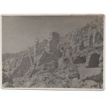 [MONTE CASSINO, 2. Polnisches Korps] Eine Sammlung von 7 Fotos, die die Ruinen der Benediktinerabtei auf dem Monte Cassino zeigen, 1944.