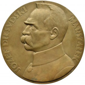 II RP, medalion z Marszałkiem Józefem Piłsudskim, wybity nakładem TPWP w Warszawie, sygnowana J. Aumiller