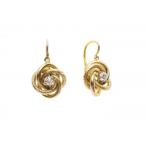 Diamond earrings made of gold