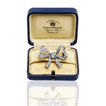 Broche en forme de nœud avec diamants