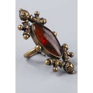 Ring with amber