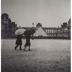 Konrad GLIBOWSKI (1981), Louvre in the rain - from the series Paris, 2008