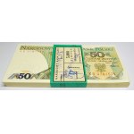 Bankpaket 100 Stück von 50 Zloty 1988 zusammen mit einem Bandolier - Serie KB