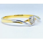 18 ct gold ring with diamond