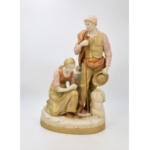 ROYAL DUX BOHEMIA (Duxer Porzellanmanufaktur AG) (gegründet 1853), Paar Dorfbewohner mit Taschen