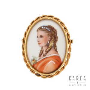 Porcelain brooch with the image of a woman, France, con. XIX c.