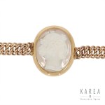 Komplet biżuterii z kameami: bransoleta, pierścionek, kolczyki, XIX/XX w.