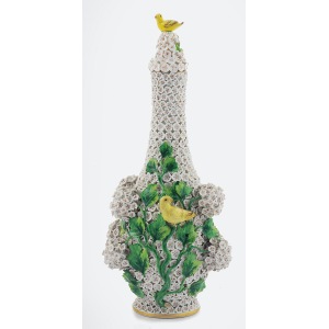 Manufaktura Porcelany w Miśni, Flakon (wazon) z korkiem, z plastyczną dekoracją kwiatami kaliny (Schneeballdekor)