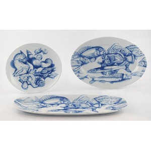 Wytwórnia Philippe Deshoulieres’a w Limoges (zał.1826), Zespół 12 talerzy i dwa półmiski z dekoracją niebieską rybami i owocami morza - model Estoril (proj. J. Peche)