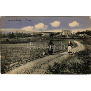 1912 Balatonfüred, asszonyok kosárral a földúton, szőlőskertek. Koller Károly József kiadása (EK...
