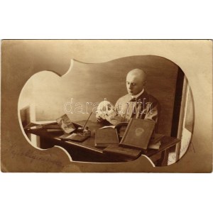1909 Bánffyhunyad, Huedin; Lakatos Andor orvostanhallgató saját fényképe egy koponyával / medical student with skull...
