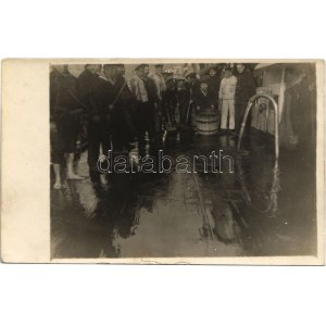 Osztrák-magyar haditengerészet, matrózok felmossák a fedélzetet / K.u.K. Kriegsmarine Matrosen / Austro-Hungarian Navy...