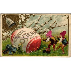 1904 Fröhliche Ostern / Dombornyomott szecessziós húsvét üdvözlőlap, törpék tojást festenek / Easter greeting...