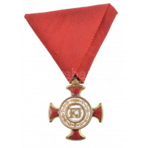 1869-1914. Arany Érdemkereszt vörös szalagon aranyozott, zománcozott bronz kitüntetés mellszalagon, a karikán WILH...