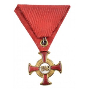 1869-1914. Arany Érdemkereszt vörös szalagon aranyozott, zománcozott bronz kitüntetés mellszalagon, a karikán WILH...