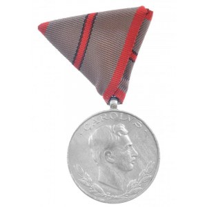 1918. Sebesültek Érme Al kitüntetés eredeti mellszalagon. Szign.: R. Placht (38mm) T:2 / Hungary 1918. Wound Medal ...