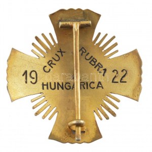 1922. A Magyar Vöröskereszt Érdemkeresztje aranyozott, zománcozott, jelzetlen Ag jelvény, közepén a vörös kereszt 8...