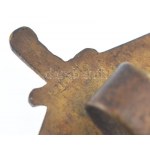 ~1930. Ludovika Akadémia aranyozott bronz sportügyességi jelvény LUDVIG gyártói jelzéssel (44x28mm) T...