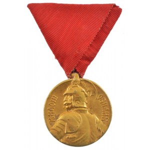Szerbia 1913. Miloš Obilić Bátorsági Érem, arany fokozat aranyozott bronz kitüntetés mellszalagon T:2 ph. ...