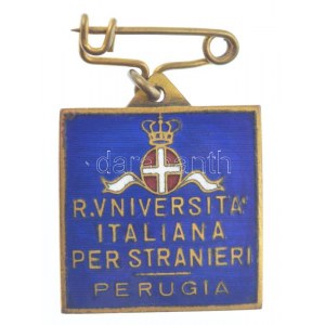 Olaszország ~1930-1940. Külföldiek Olasz Egyeteme, Perugia zománcozott bronz jelvény (20x20mm) T:2 / Italy ~1930-1940...
