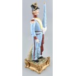 Meissen: Francia katona figurája. Kézzel festett porcelán, jelzett, sisak tolla letört, helyén festés. m...