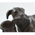 Markup Béla (1873-1945): Vadász kutya. Öntött, patinázott bronz, jelzett, öntödejel, hibátlan, m: 22cm, h...