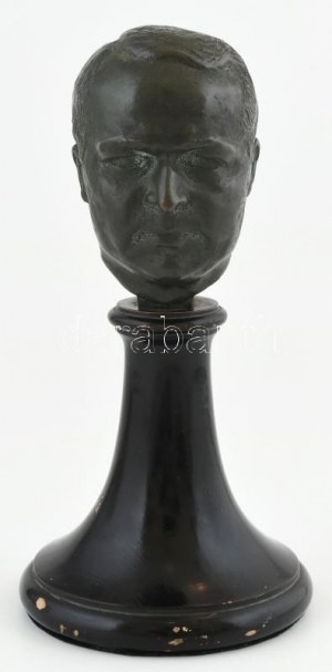 Reményi József (1887-1977): Önportré. Bronz, fa talapzaton, jelzett. 23 cm