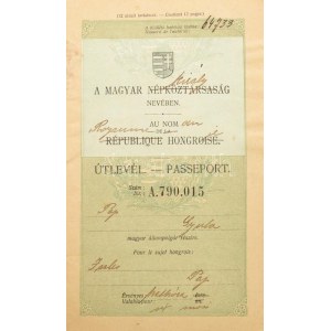1920 Magyar Királyság fényképes útlevele, lelkész részére, áthúzott Népköztársaság megnevezéssel, felette Király(ság...