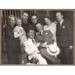 1935 Áldor Dezső csoportképe, színészekkel. Nagy méretű csoportkép aláírásokkal: Dajka Margit, Latabár Kálmán...