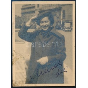 cca 1930-1940 Muráti Lili (1912-2003) színésznő autográf aláírása őt ábrázoló fotón, 9...