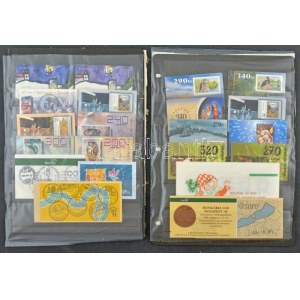 22 klf bélyegfüzet 2 berakólapon (53.000) / 22 different Hungarian stamp booklets