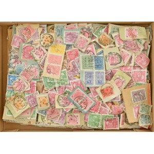 Ausztria ~1.200 háború előtti bélyeg 1883-tól, főleg kivágásokon, dobozban. Érdekes anyag! / Austria ~1.200 pre...