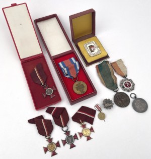 République populaire communiste, Insignes et distinctions - set (11pc)