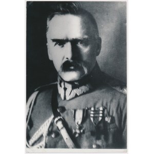PRL, Fotografia Józefa Piłsudskiego