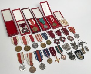 République populaire de Pologne, insignes et médailles - ensemble (27 pièces)